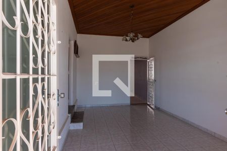 Casa à venda com 175m², 3 quartos e 2 vagas Casa à venda com 175m², 3 quartos e 2 vagasVaranda