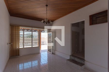 Casa à venda com 175m², 3 quartos e 2 vagas Casa à venda com 175m², 3 quartos e 2 vagasVaranda