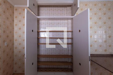 Casa à venda com 175m², 3 quartos e 2 vagas Casa à venda com 175m², 3 quartos e 2 vagasCozinha - Armários