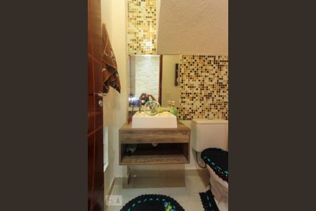 Casa à venda com 132m², 3 quartos e 2 vagas Casa à venda com 132m², 3 quartos e 2 vagasLavabo