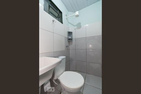 Banheiro  de kitnet/studio para alugar com 1 quarto, 24m² em Cidade Jardim, Goiânia