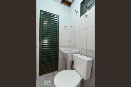 Banheiro  de kitnet/studio para alugar com 1 quarto, 24m² em Cidade Jardim, Goiânia