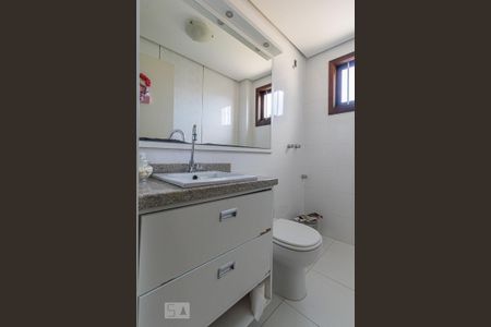 Banheiro Social de casa à venda com 3 quartos, 300m² em Parque Santa Fé, Porto Alegre