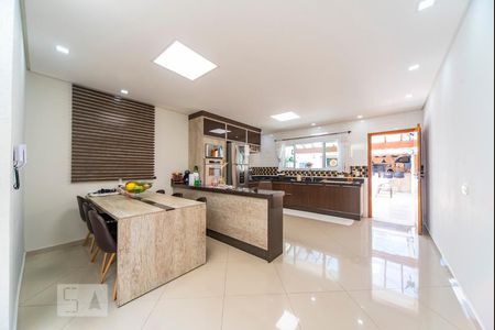 Casa à venda com 190m², 4 quartos e 4 vagas Casa à venda com 190m², 4 quartos e 4 vagasCopa e cozinha