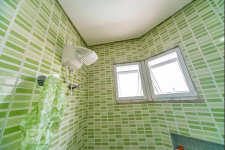 Casa à venda com 190m², 4 quartos e 4 vagas Casa à venda com 190m², 4 quartos e 4 vagasChuveiro