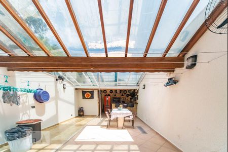 Casa à venda com 190m², 4 quartos e 4 vagas Casa à venda com 190m², 4 quartos e 4 vagasQuintal