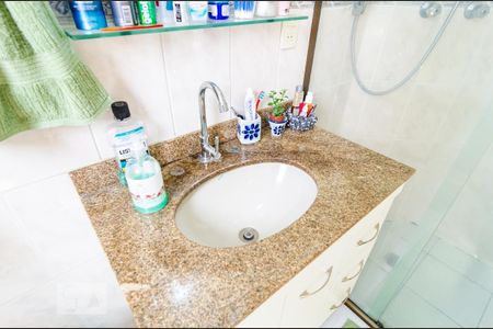 Apartamento à venda com 71m², 3 quartos e 2 vagas Apartamento à venda com 71m², 3 quartos e 2 vagasBanheiro da Suíte