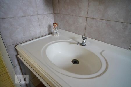 Casa à venda com 85m², 3 quartos e 2 vagasBanheiro