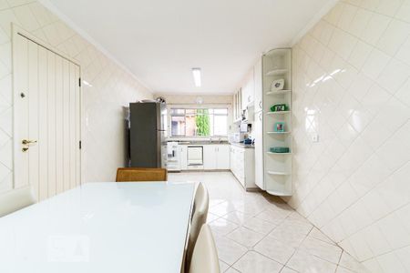 Casa à venda com 200m², 3 quartos e 2 vagas Casa à venda com 200m², 3 quartos e 2 vagasCozinha
