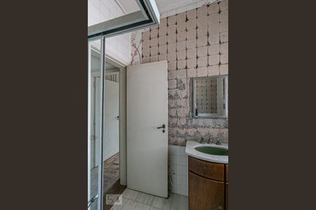 Casa à venda com 387m², 4 quartos e 2 vagas Casa à venda com 387m², 4 quartos e 2 vagasBanheiro 2