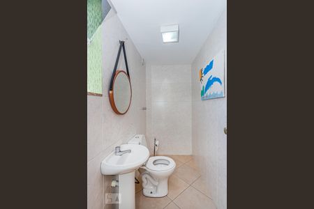 Casa à venda com 264m², 4 quartos e 4 vagas Casa à venda com 264m², 4 quartos e 4 vagasBanheiro