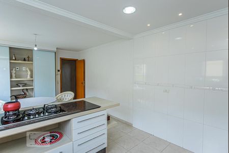 Casa à venda com 264m², 4 quartos e 4 vagas Casa à venda com 264m², 4 quartos e 4 vagasCozinha e copa