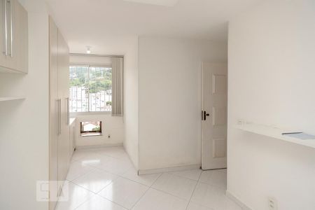 Apartamento à venda com 230m², 4 quartos e 2 vagas Apartamento à venda com 230m², 4 quartos e 2 vagasSuíte