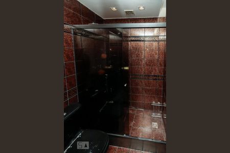 Apartamento à venda com 230m², 4 quartos e 2 vagas Apartamento à venda com 230m², 4 quartos e 2 vagasBanheiro Suíte