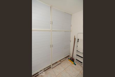 Apartamento à venda com 230m², 4 quartos e 2 vagas Apartamento à venda com 230m², 4 quartos e 2 vagasQuarto de Serviço