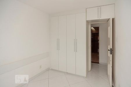 Apartamento à venda com 230m², 4 quartos e 2 vagas Apartamento à venda com 230m², 4 quartos e 2 vagasQuarto 2