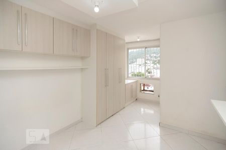 Apartamento à venda com 230m², 4 quartos e 2 vagas Apartamento à venda com 230m², 4 quartos e 2 vagasSuíte