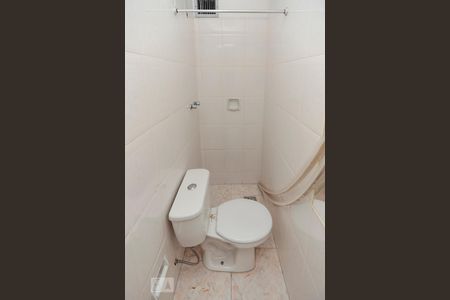 Apartamento à venda com 230m², 4 quartos e 2 vagas Apartamento à venda com 230m², 4 quartos e 2 vagasBanheiro de Serviço