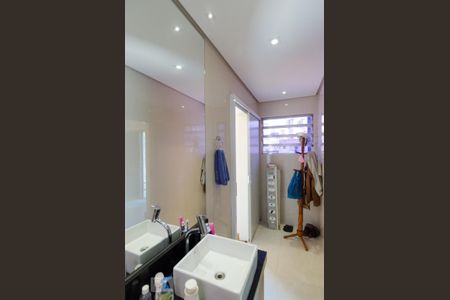 Casa à venda com 525m², 7 quartos e 2 vagasBanheiro da suíte