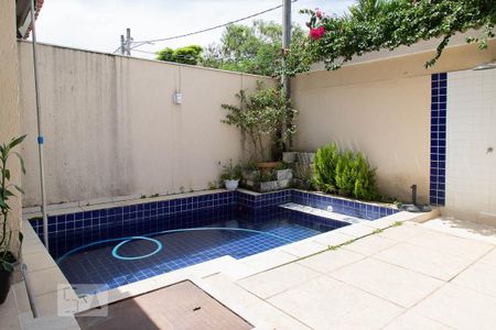 Casa de condomínio à venda com 315m², 4 quartos e 2 vagas Casa de condomínio à venda com 315m², 4 quartos e 2 vagasVaranda - piscina