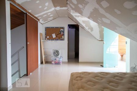 Casa de condomínio à venda com 315m², 4 quartos e 2 vagas Casa de condomínio à venda com 315m², 4 quartos e 2 vagasSuíte 2