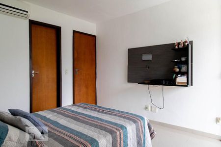 Casa de condomínio à venda com 315m², 4 quartos e 2 vagas Casa de condomínio à venda com 315m², 4 quartos e 2 vagasSuíte 1