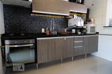 Casa de condomínio à venda com 315m², 4 quartos e 2 vagas Casa de condomínio à venda com 315m², 4 quartos e 2 vagasCozinha