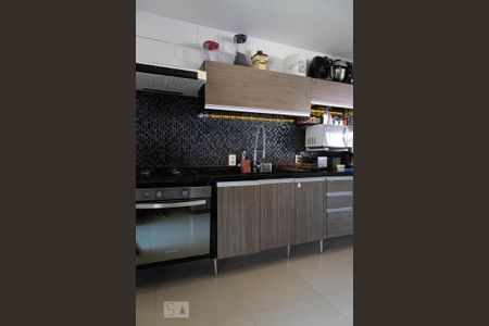 Casa de condomínio à venda com 315m², 4 quartos e 2 vagas Casa de condomínio à venda com 315m², 4 quartos e 2 vagasCozinha