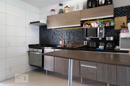 Casa de condomínio à venda com 315m², 4 quartos e 2 vagas Casa de condomínio à venda com 315m², 4 quartos e 2 vagasCozinha