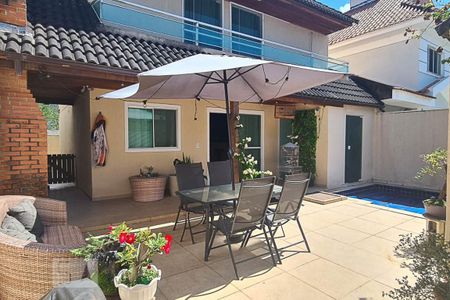 Casa de condomínio à venda com 315m², 4 quartos e 2 vagas Casa de condomínio à venda com 315m², 4 quartos e 2 vagasVaranda