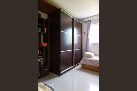 Casa de condomínio à venda com 315m², 4 quartos e 2 vagas Casa de condomínio à venda com 315m², 4 quartos e 2 vagasSuíte canadense 2