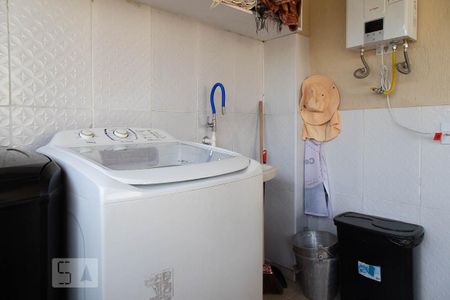 Casa de condomínio à venda com 315m², 4 quartos e 2 vagas Casa de condomínio à venda com 315m², 4 quartos e 2 vagasÁrea de serviço