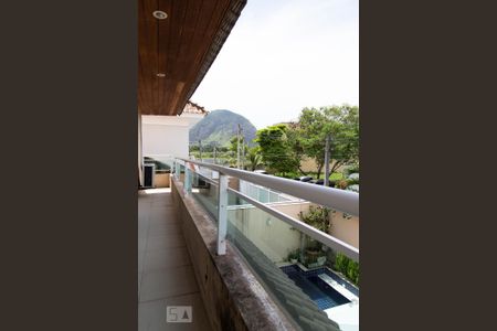 Casa de condomínio à venda com 315m², 4 quartos e 2 vagas Casa de condomínio à venda com 315m², 4 quartos e 2 vagasSacada da suíte 1