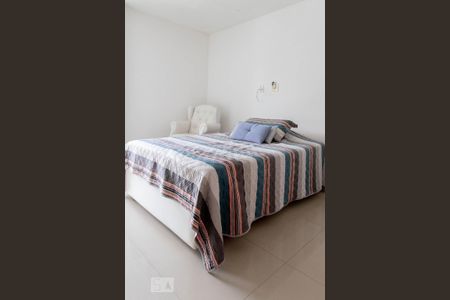 Casa de condomínio à venda com 315m², 4 quartos e 2 vagas Casa de condomínio à venda com 315m², 4 quartos e 2 vagasSuíte 1