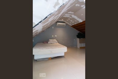 Casa de condomínio à venda com 315m², 4 quartos e 2 vagas Casa de condomínio à venda com 315m², 4 quartos e 2 vagasSuíte 2