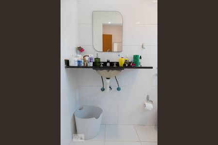 Casa de condomínio à venda com 315m², 4 quartos e 2 vagas Casa de condomínio à venda com 315m², 4 quartos e 2 vagasBanheiro da suíte 1