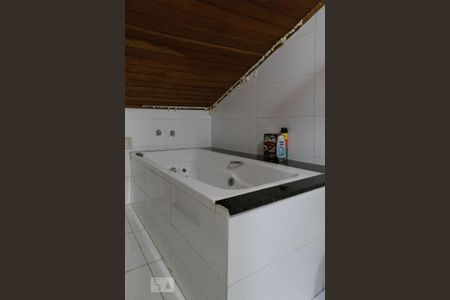 Casa de condomínio à venda com 315m², 4 quartos e 2 vagas Casa de condomínio à venda com 315m², 4 quartos e 2 vagasBanheiro da suíte 2 - hidromassagem