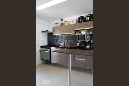 Casa de condomínio à venda com 315m², 4 quartos e 2 vagas Casa de condomínio à venda com 315m², 4 quartos e 2 vagasCozinha