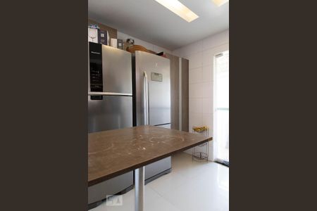 Casa de condomínio à venda com 315m², 4 quartos e 2 vagas Casa de condomínio à venda com 315m², 4 quartos e 2 vagasCozinha