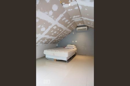 Casa de condomínio à venda com 315m², 4 quartos e 2 vagas Casa de condomínio à venda com 315m², 4 quartos e 2 vagasSuíte 2