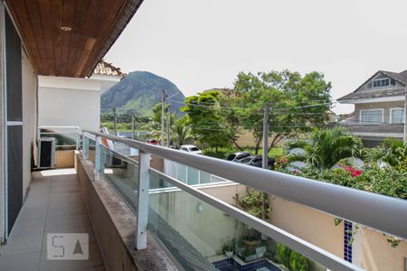 Casa de condomínio à venda com 315m², 4 quartos e 2 vagas Casa de condomínio à venda com 315m², 4 quartos e 2 vagasSacada da suíte 1