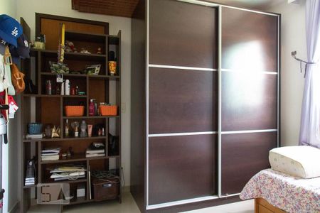 Casa de condomínio à venda com 315m², 4 quartos e 2 vagas Casa de condomínio à venda com 315m², 4 quartos e 2 vagasSuíte canadense 2