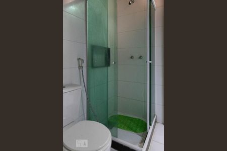 Casa de condomínio à venda com 315m², 4 quartos e 2 vagas Casa de condomínio à venda com 315m², 4 quartos e 2 vagasBanheiro da suíte 2