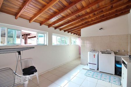 Casa à venda com 256m², 3 quartos e 2 vagasLavanderia