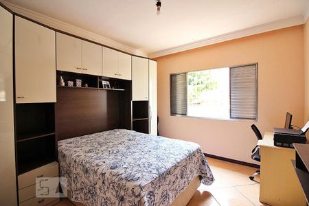 Casa à venda com 256m², 3 quartos e 2 vagasQuarto 2 
