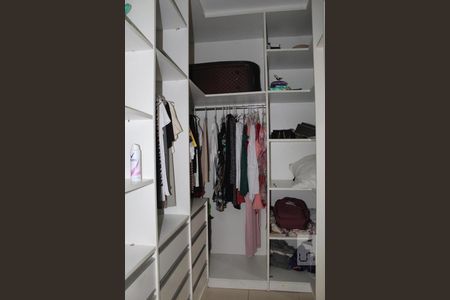 Casa de condomínio para alugar com 350m², 6 quartos e 2 vagasCloset do quarto 3