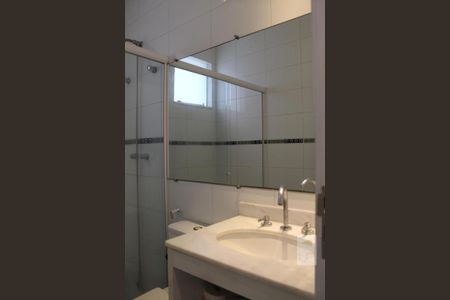 Casa de condomínio para alugar com 350m², 6 quartos e 2 vagasBanheiro da Suíte 4