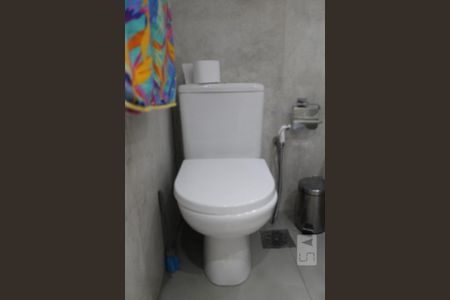 Casa de condomínio para alugar com 350m², 6 quartos e 2 vagasBanheiro da Suíte 5