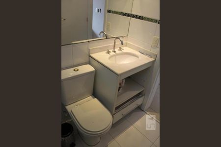 Casa de condomínio para alugar com 350m², 6 quartos e 2 vagasBanheiro da Suíte 4