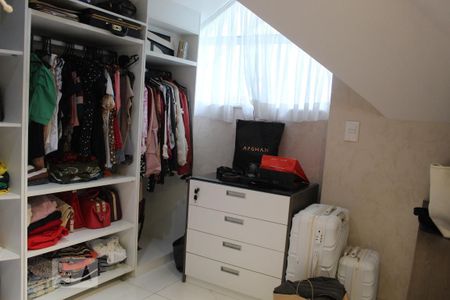 Casa de condomínio para alugar com 350m², 6 quartos e 2 vagasCloset da suíte